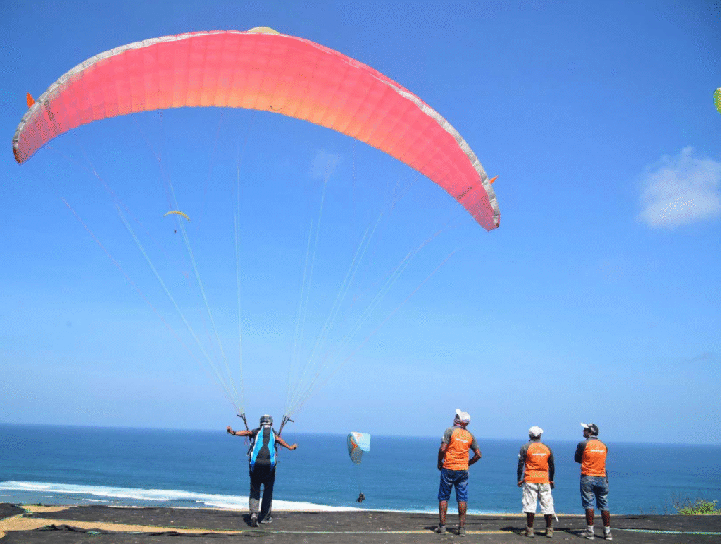 Berlibur di Bali (Sumber Foto : Templepilots)