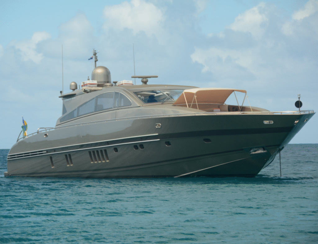 Liburan dengan Yacht (Sumber Foto : Charterworld.com)