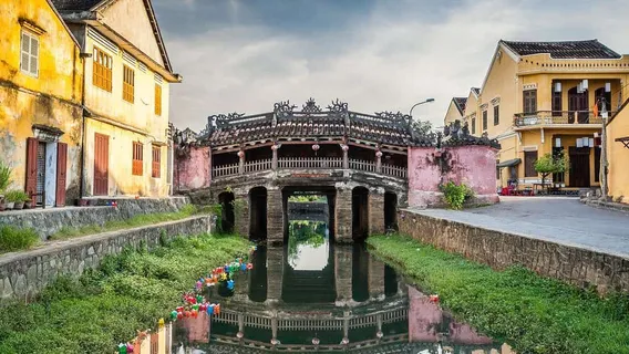 Glowing Hoi An - Explore the Ancient Town, Lantern Making, and Lantern Release Experience