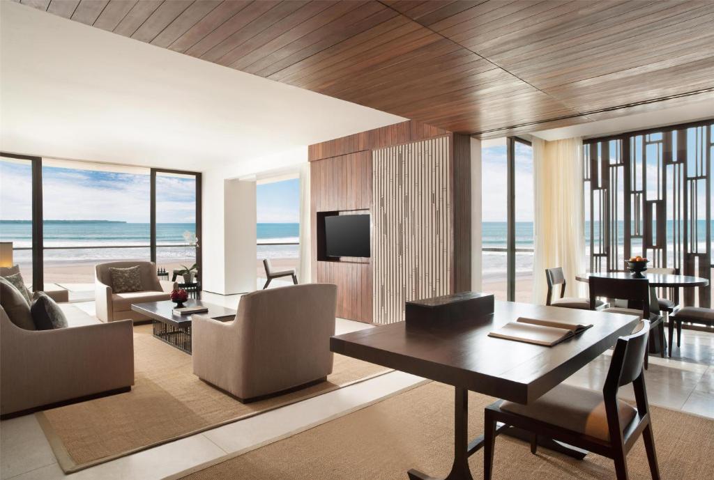 Rekomendasi Hotel Dekat Pantai