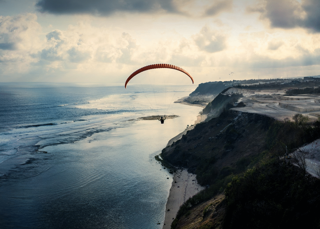 Berlibur di Bali (Sumber Foto : Serge Shakuto)
